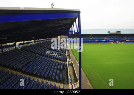 Une vue générale sur le parc Fratton, la maison de Barclays Premiership côté Portsmouth FC montrant le Milton End (à gauche) où les fans de visite sont assis. Le Milton End a maintenant un toit pour la première fois qui a été construit au cours de l'été 2007. Date de la photo: Mercredi 22 août 2007. Le crédit d'image devrait se lire: Chris Ison/PA Wire. Banque D'Images