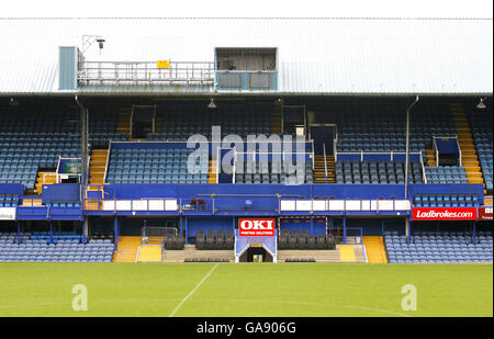 Une vue générale du parc Fratton, la maison de Barclays Premiership côté Portsmouth FC montrant le banc (en bas au centre) et la boîte du directeur au-dessus. Date de la photo: Mercredi 22 août 2007. Le crédit d'image devrait se lire: Chris Ison/PA Wire. Banque D'Images