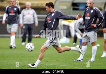 Football - Championnat UEFA 2008 qualification - Groupe D - entraînement de la République d'Irlande - Stade Strahov.Robbie Keane, de la République d'Irlande, lors d'une séance d'entraînement au stade Strahov, à Prague, en République tchèque. Banque D'Images