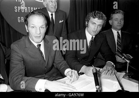 - Boxe, britannique et européenne du Commonwealth Heavyweight Championship - Henry Cooper v Joe Bugner - Conférence de presse Banque D'Images