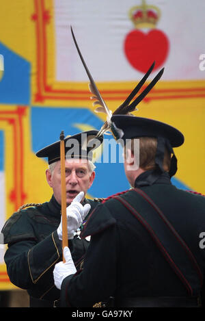 La Compagnie royale des Arches se réunit avant le début des funérailles du duc de Buccleuch à l'abbaye de Melrose, aux frontières écossaises. Banque D'Images