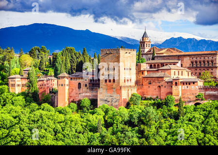 Granada, Espagne. Célèbre Alhambra, l'Émirat nasride, forteresse historique de voyage européen en Andalousie. Banque D'Images