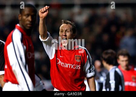 Football - coupe AXA FA - quart de finale - Newcastle United / Arsenal. Lee Dixon, Arsenal Banque D'Images