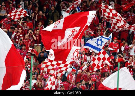 Football - Coupe UEFA - Quart de finale - AC Milan contre l'Hapoel Tel Aviv Banque D'Images
