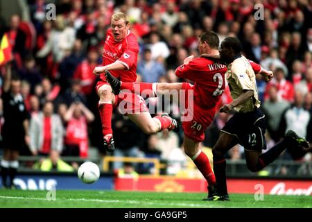 Football - coupe AXA FA - demi-finale - Middlesbrough / Arsenal.Middlesbrough Phil Stamp manque de portée étroite sous la pression de Lauren d'Arsenal Banque D'Images