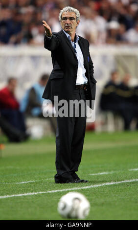 Raymond Domenech, entraîneur français, lors du match de qualification de l'UEFA European Championship au Parc des Princes à Paris. Banque D'Images