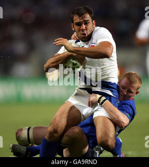 Le Français David Marty est attaqué par Jurie Van Tonder de Namibie lors du match de la coupe du monde de l'IRB au Stade de Toulouse, France. Banque D'Images