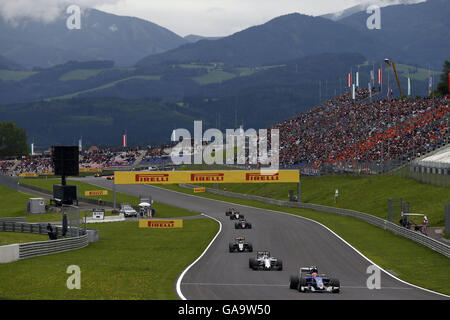 Sport Automobile : Championnat du Monde de Formule 1 de la FIA 2016, Grand Prix d'Autriche, # 12 Felipe Nasr (BRA, Sauber F1 Team), # 19 Felipe Massa (BRA, Williams Martini Racing, # 11 Sergio Perez (MEX, Sahara Force India F1 Team), Banque D'Images
