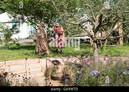 Hampton, au Royaume-Uni. 4 juillet, 2016. Appuyez sur Shakespear joueurs sur tous les mondes de l'étape d'un jardin à l'RHS Hampton Court Flower Show : Jonathan Ward/Alamy Live News Banque D'Images