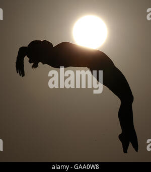 Rio de Janeiro, Brésil. 4e août 2016. Un athlète de plongée agit au cours d'un entraînement, à Rio de Janeiro, Brésil, le 4 août 2016. Credit : Ren Zhenglai/Xinhua/Alamy Live News Banque D'Images