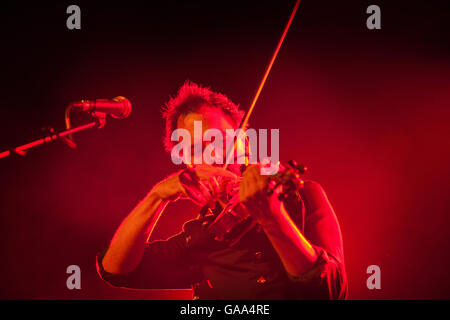 L'ancien frontman chorégraphiques *Jon Boden headlines l'avant-dernière nuit de Sidmouth Folk Festival 2016 Semaine dans le rectangle de Jambon Banque D'Images