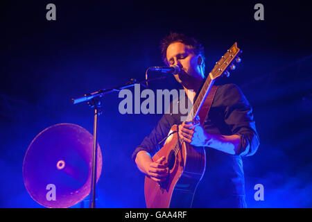 L'ancien frontman chorégraphiques *Jon Boden headlines l'avant-dernière nuit de Sidmouth Folk Festival 2016 Semaine dans le rectangle de Jambon Banque D'Images