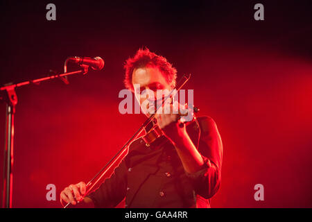 L'ancien frontman chorégraphiques *Jon Boden headlines l'avant-dernière nuit de Sidmouth Folk Festival 2016 Semaine dans le rectangle de Jambon Banque D'Images