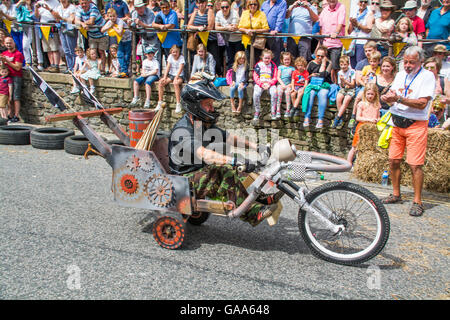 Penzance, Cornwall, UK. 5 août 2016. Steampunk tacots à Penzance, commence une journée de festivités qui ont abouti à la transformation du géant "un moteur" plus tard dans la journée. Crédit : Simon Maycock/Alamy Live News Banque D'Images