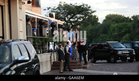 Washington, District de Columbia, Etats-Unis. 4e août 2016. Le président des États-Unis Barack Obama célèbre son anniversaire chez Fiola Mare de Georgetown à Washington, DC le Jeudi, août 4, 2016. Crédit : Dennis Brack/Piscine via CNP © Dennis Brack/CNP/ZUMA/Alamy Fil Live News Banque D'Images