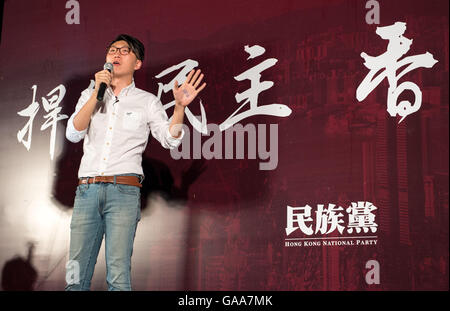 Hong Kong, Hong Kong S.A.R, la Chine. 5 Août, 2016. Edward Leung Tin-kei de Hong Kong Les traite de la manifestation.Le Hong Kong National Party organiser un meeting de protestation à la suite de la Commission des affaires électorales à Hong Kong la disqualification de plusieurs hommes politiques sur la base de leurs politiques. La démocratie à Hong Kong est sous la menace que ceux qui ne sont pas prêts à suivre la ligne du parti de Beijing trouver l'élection de septembre les membres du conseil législatif n'ira de l'avant sans eux. © Jayne Russell/ZUMA/Alamy Fil Live News Banque D'Images