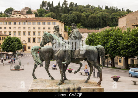 Les statues équestres en bronze de la rencontre du général Guiseppi Garibaldi et le roi Vittorio Emanuele II en 1860, dans la Piazz Banque D'Images