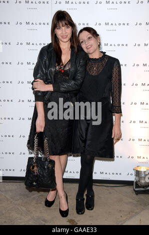 Daisy et Pearl Lowe assistent au lancement de JO Malone's White Jasmine et Mint Cologne à la Covent Garden Piazza, dans le centre de Londres. Banque D'Images