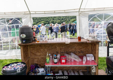 En milieu rural tente-marquise,Sacs,noir,Fête du village, bière tente, Banque D'Images