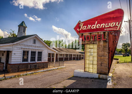 Gardenway Motel abandonné et vintage en néon sur l'historique Route 66 au Missouri Banque D'Images