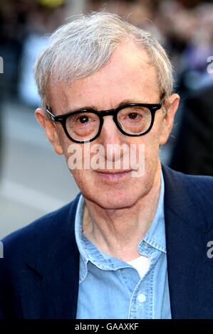 Woody Allen arrive à la première projection nord-américaine « Cassandra's Dream » lors du Festival international du film de Toronto 2007 qui s'est tenu au Roy Thomson Hall. Banque D'Images