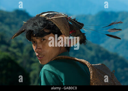 Homme Nyshi, de l'Arunachal Pradesh, au nord-est de l'Inde, novembre 2014. Banque D'Images