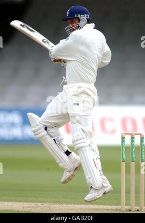 Cricket - Angleterre contre Sri Lanka - Premier test de npower - Cinquième jour. Mark Butcher en Angleterre en action contre le Sri Lanka. Banque D'Images