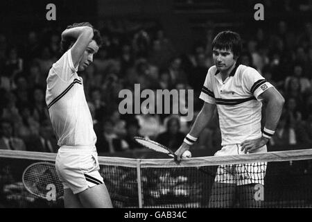 Tennis - Benson and Hedges Championships - Wembley - des célibataires Final - John McEnroe v Jimmy Connors Banque D'Images