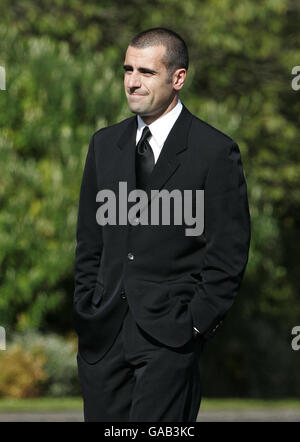 Dario Franchitti arrivant pour les funérailles de Colin McRae et de son fils Johnny à East Chapel, Daldowie crématorium. Banque D'Images