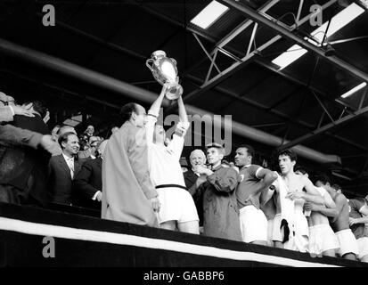 Soccer - European Cup - Final - AC Milan v Benfica - Stade de Wembley Banque D'Images