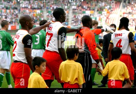 Football - Coupe du Monde FIFA 2002 - Groupe E - Cameroun / Irlande Banque D'Images