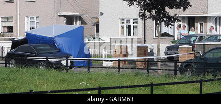 La scène d'une fusillade fatale hier soir d'un homme, à Casement Park à Finglas, au nord de Dublin. Banque D'Images