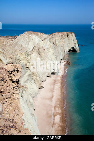 Un cas isolé de la côte de l'île d'Ormuz. Ormuz, est une île iranienne dans le golfe Persique. Banque D'Images