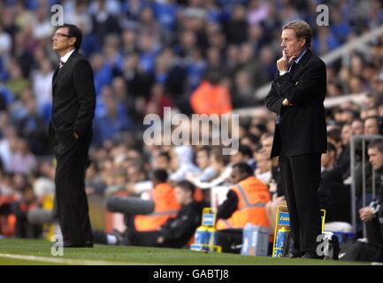 Football - Barclays Premier League - Fulham v Portsmouth - Craven Cottage.Lawrie Sanchez, directrice de Fulham (à gauche) et Harry Redknapp, directeur de Portsmouth, sur la ligne de contact Banque D'Images