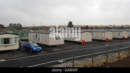 Après les inondations de l'été, les résidents de Toll Bar près de Doncaster sont logés dans ces unités temporaires dans un complexe à côté de leurs maisons qui ont été gravement endommagés par les déluges. Banque D'Images