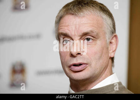 Rugby League - Conférence de presse Wigan Warriors - JJB Stadium.Brian Noble, entraîneur de Wigan, lors d'une conférence de presse au stade JJB, à Wigan. Banque D'Images