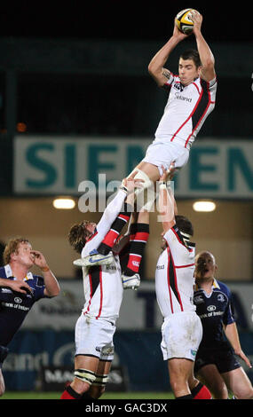 Rugby Union - Magners League - Ulster / Leinster - Ravenhill Park.Ryan Caldwell d'Ulster remporte la file contre Leinster lors du match de la Ligue des Magners à Ravenhill Park, Belfast. Banque D'Images