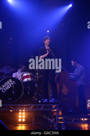 The Kaiser Chiefs en concert au Roundhouse, dans le nord de Londres, dans le cadre de la semaine de concerts BBC Electric Proms. Banque D'Images