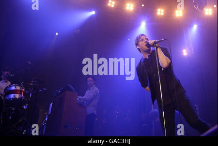 The Kaiser Chiefs en concert au Roundhouse, dans le nord de Londres, dans le cadre de la semaine de concerts BBC Electric Proms. Banque D'Images