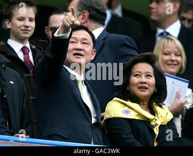 Football - Barclays Premier League - Chelsea / Manchester City - Stamford Bridge.Le propriétaire de Manchester City, Thaksin Shinawatra, et sa femme, Pojamam, se trouvent dans les tribunes Banque D'Images
