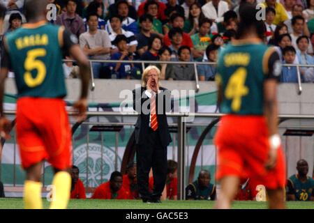 Football - Coupe du Monde FIFA 2002 - Groupe E - Cameroun / Arabie Saoudite Banque D'Images