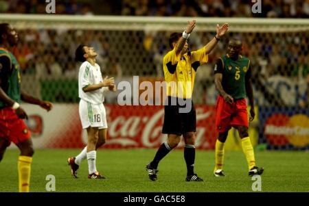 Football - Coupe du Monde FIFA 2002 - Groupe E - Cameroun / Arabie Saoudite Banque D'Images