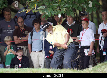 Angel Cabrera en Argentine sur le 13ème trou la finale du Championnat du monde de jeu de match de HSBC au Wentworth Club, Virginia Water, Surrey. Banque D'Images