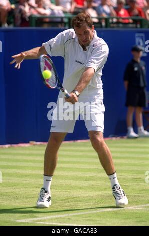 Tennis - Nottingham Open 2002 - première partie.Greg Rusedski en action contre Todd Reid Banque D'Images