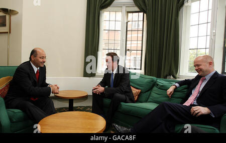 David Cameron répond à l'Iraq vice-premier ministre Banque D'Images