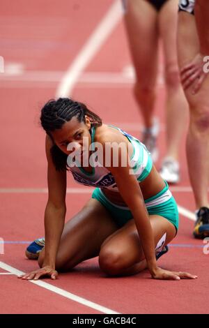 Athlétisme - épreuves du Commonwealth Aqua-Pura. JO Fenn après la course féminine de 800m Banque D'Images