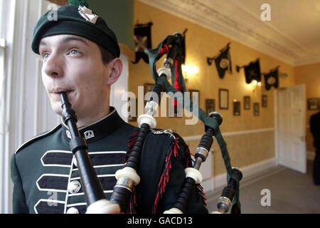 Piper Ranger Carlisle du 2e bataillon du Royal Irish Regiment, aux championnats annuels de tubage et de tambour à Inchdrewer House, Édimbourg. Banque D'Images