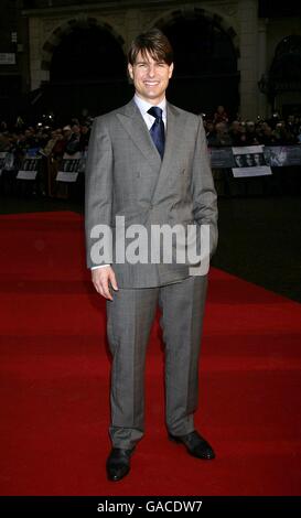 Tom Cruise arrive pour la première mondiale des Lions de Lambs lors du 51e Festival du film de Londres BFI à l'Odeon Leicester Square, Londres, WC2. Banque D'Images