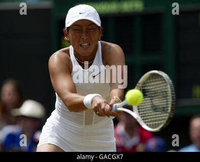 Tennis, Wimbledon 2002, troisième tour. Ai Sugiyama revient à Monica Seles Banque D'Images