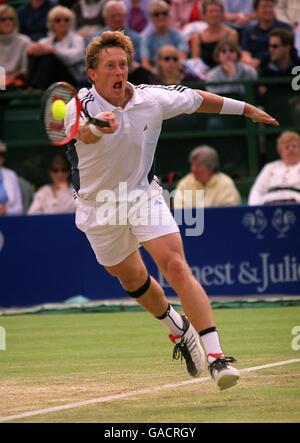 Jonas Bjorkman, suédois, en route pour vaincre Wayne Arthurs en finale Banque D'Images